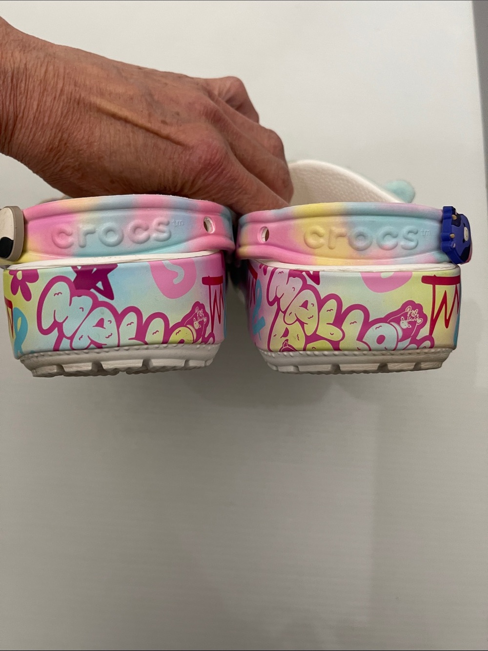 UNISEX CLOGS CROCS SQUISHMALLOWS MENS SIZE6 WOMENS SIZE 8 - Picture 9 of 12